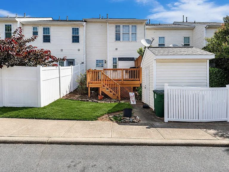17819 Delmas Dr — Photo 19