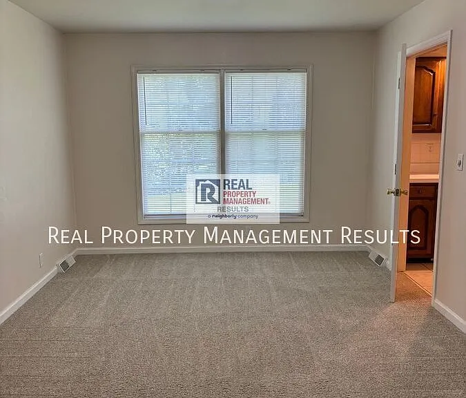 7577 Nottingham Dr — Photo 8