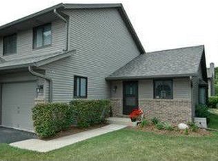 440 Berkshire Dr, Crystal Lake, IL 60014