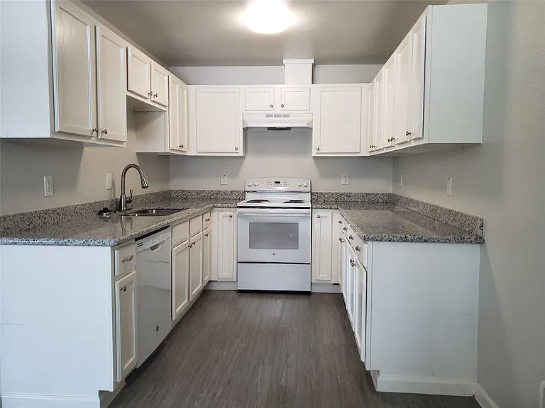 628 Luke St #A — Photo 8