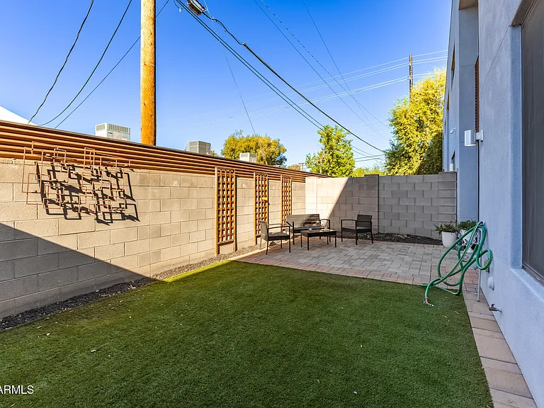 2740 E Roma Ave — Photo 44