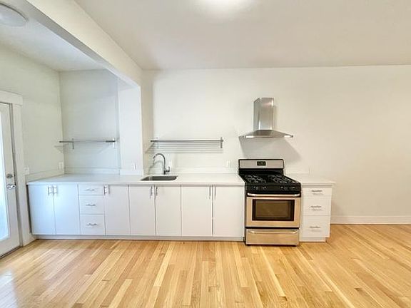 3rd image of 526 Natoma St #B