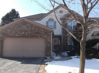 90 Bristol Ct, Gurnee, IL 60031