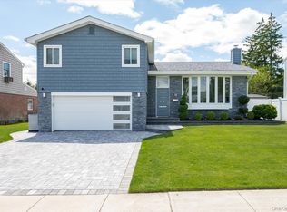 10 Jeremy Avenue, Plainview, NY 11803