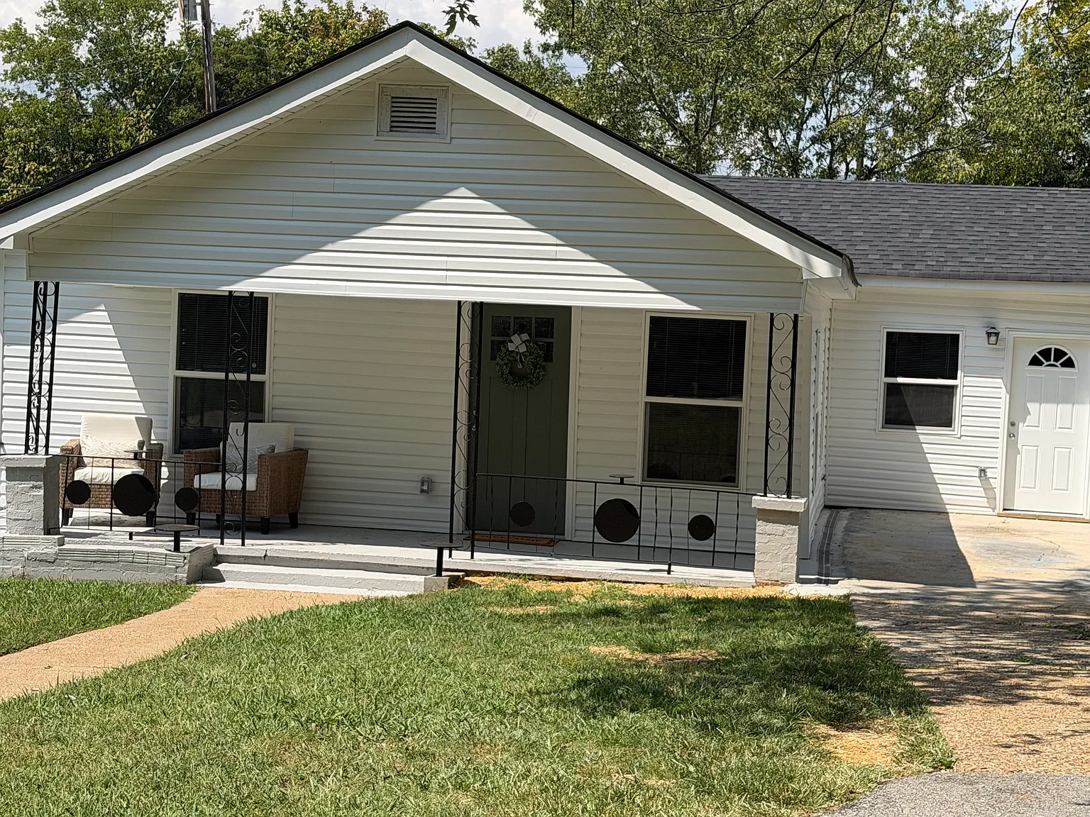4 bed, 1.5 bath, 1200 sqft, $2,100 — Photo 4