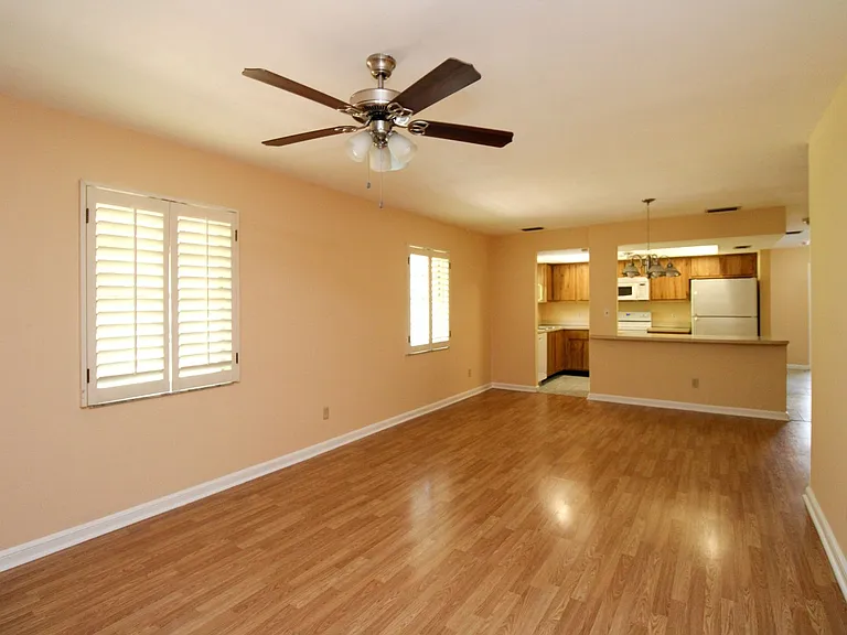 4300 Gulfstream Dr #2D — Photo 17