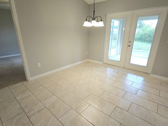 5th image of 16585 SW 31st Cir