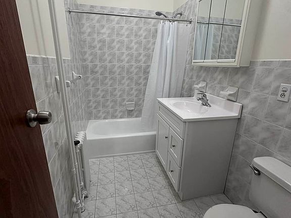 3rd image of 1939 Gates Ave APT 1L