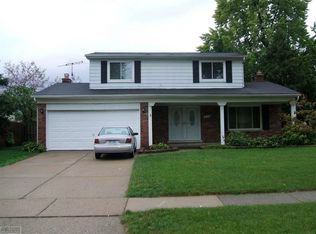 40331 Flagstaff Dr, Sterling Heights, MI 48313