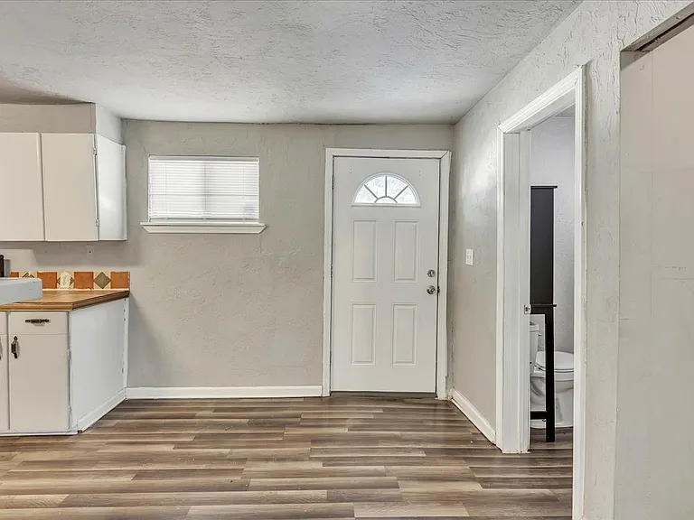 545 SW 46th St — Photo 7