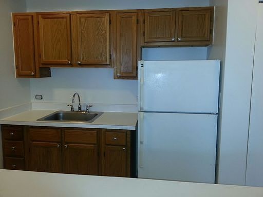 3rd image of 5530 N Winthrop Ave APT 203