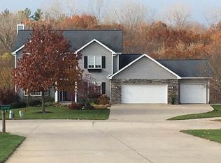 962 204th Pl, Pella, IA 50219