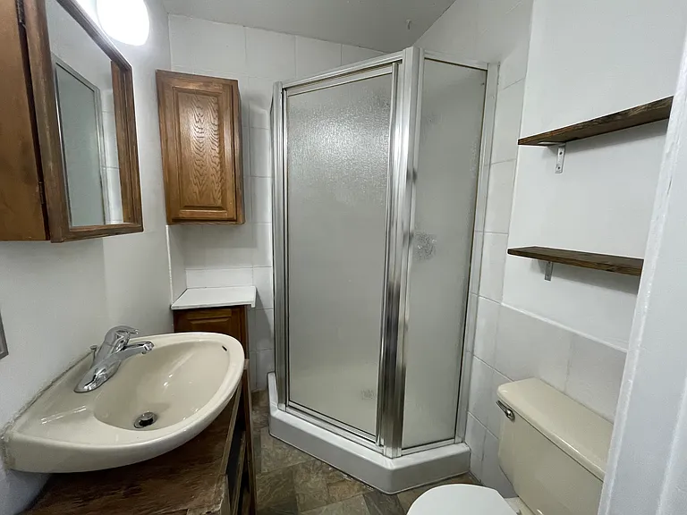 423 E Jackson St — Photo 6