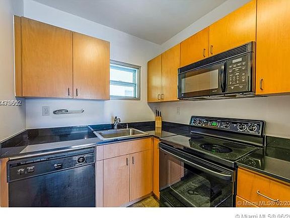 5th image of 360 Collins Ave APT 302
