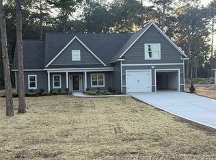 1046 White Plains Dr, Fayetteville, NC 28312