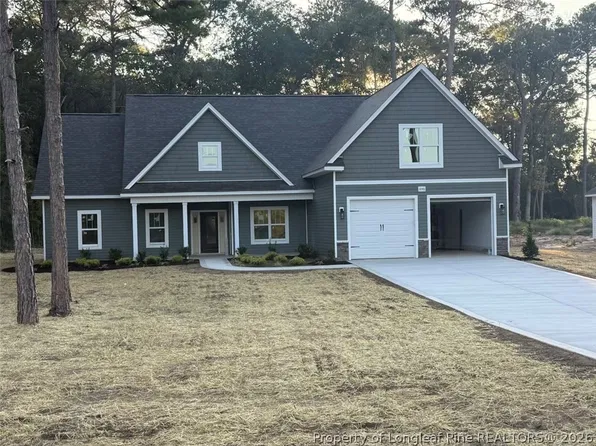 1046 White Plains Dr, Fayetteville, NC 28312