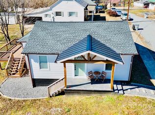 402 Spruce St SW, Lenoir, NC 28645
