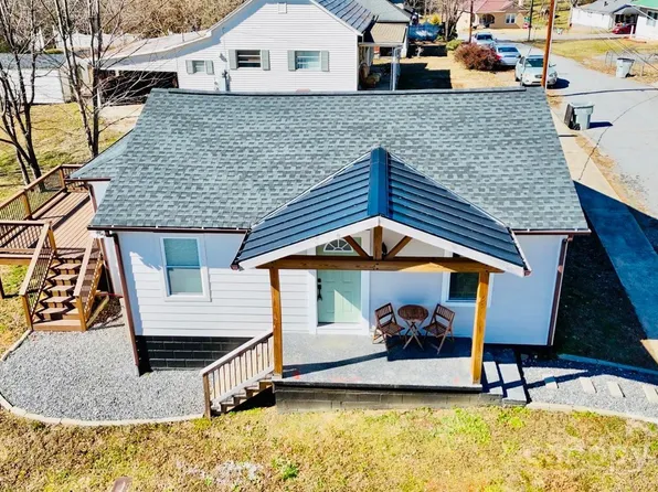 402 Spruce St SW, Lenoir, NC 28645