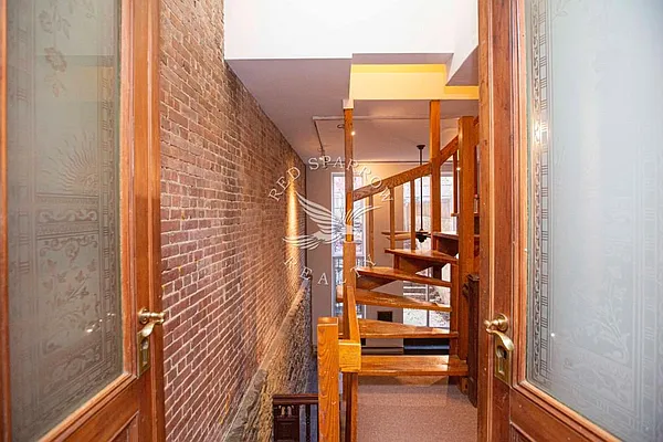 Rented by Red Sparrow Realty Group | media 10