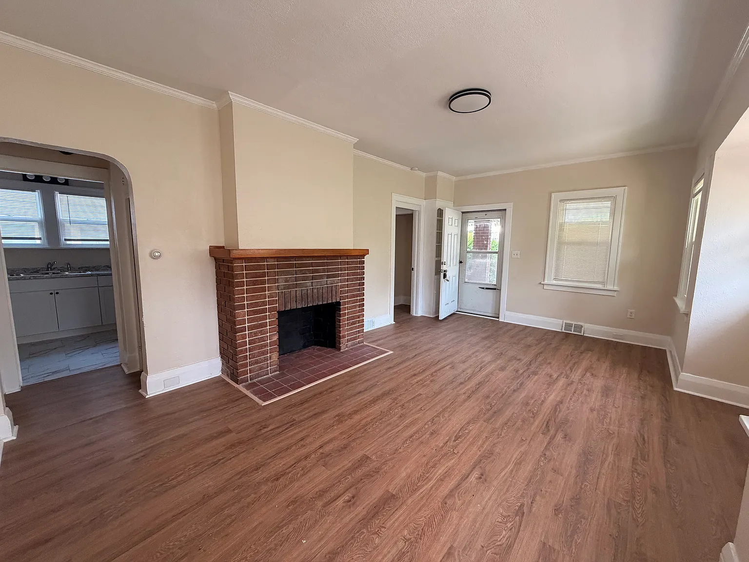 2 bed, 858 sqft, $1,100 — Photo 1