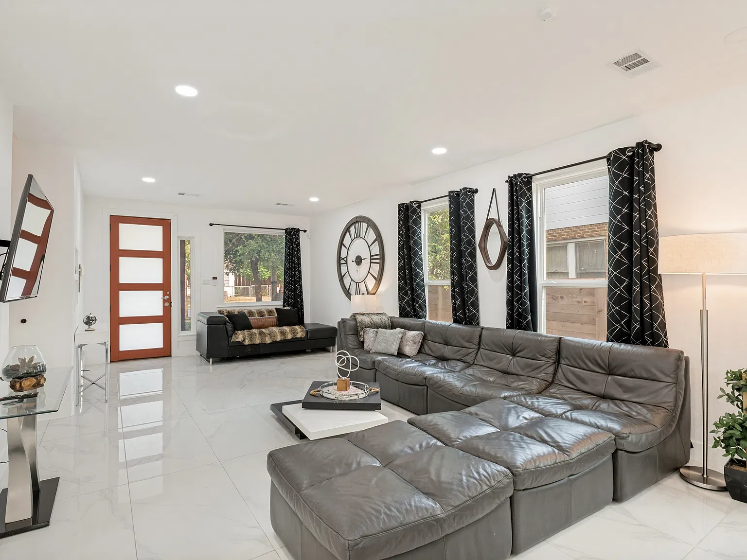 4 bed, 2862 sqft, $5,100 — Photo 3