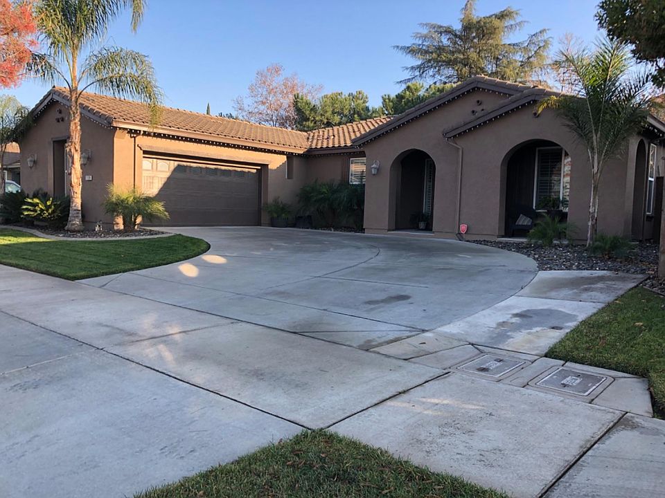 1st image of 2339 Parkwoods Way