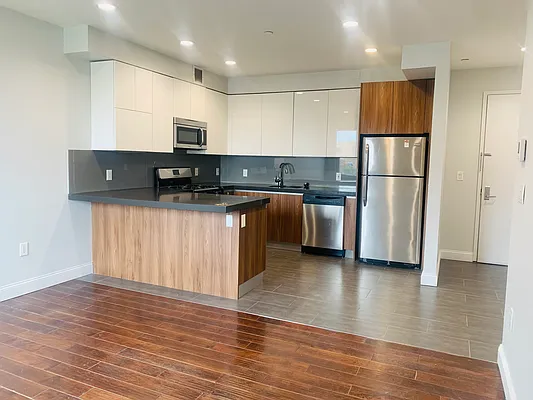 Rented by 18 REALTY | media 8