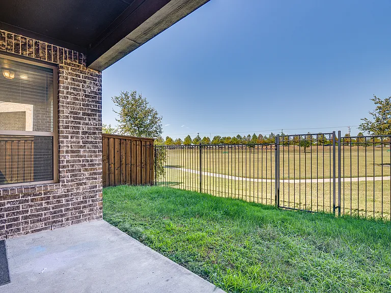 4533 Titus Cir — Photo 23