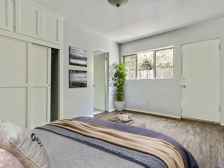 Levering Apartments — Photo 41