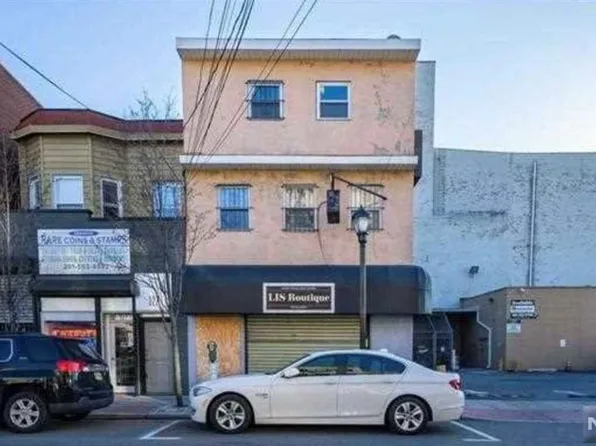 329 48th St, Union City, NJ 07087