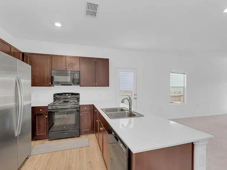 2812 Dezmond Diamond Ct — Photo 10