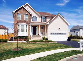 6 Violet Ct S, Monroe Township, NJ 08831