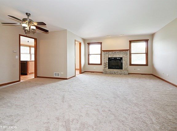 2nd image of 660 Barbary Ln