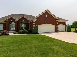 27 Nicholas Ln, Lancaster, NY