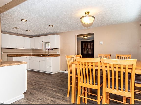 5th image of 1909 Hillsdale Dr
