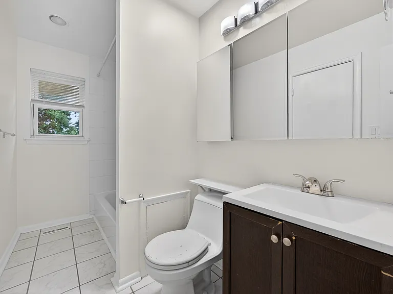 322 Howard Ave — Photo 10