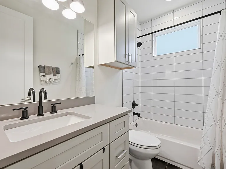 1307 Delano St #1 — Photo 13