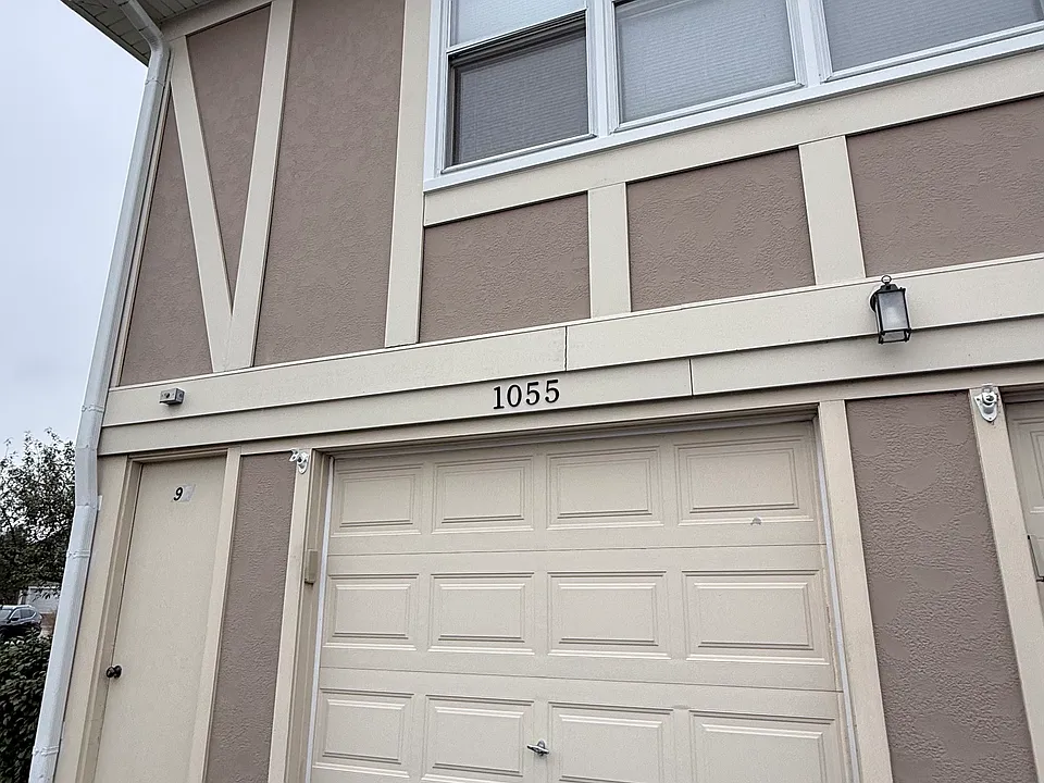 1055 Hampton Hbr