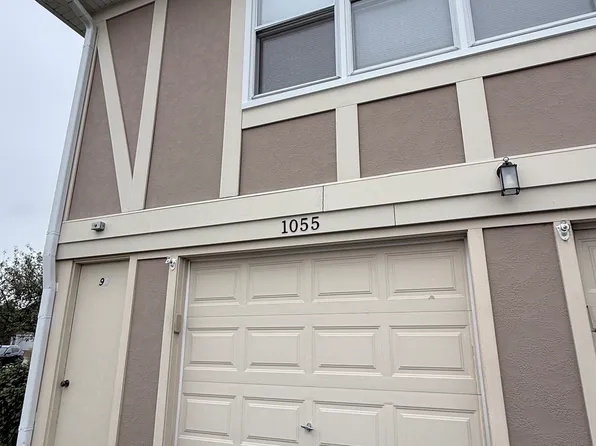 1055 Hampton Hbr, Schaumburg, IL 60193