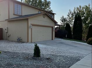 818 Tradewinds Ct, Sun Valley, NV 89433