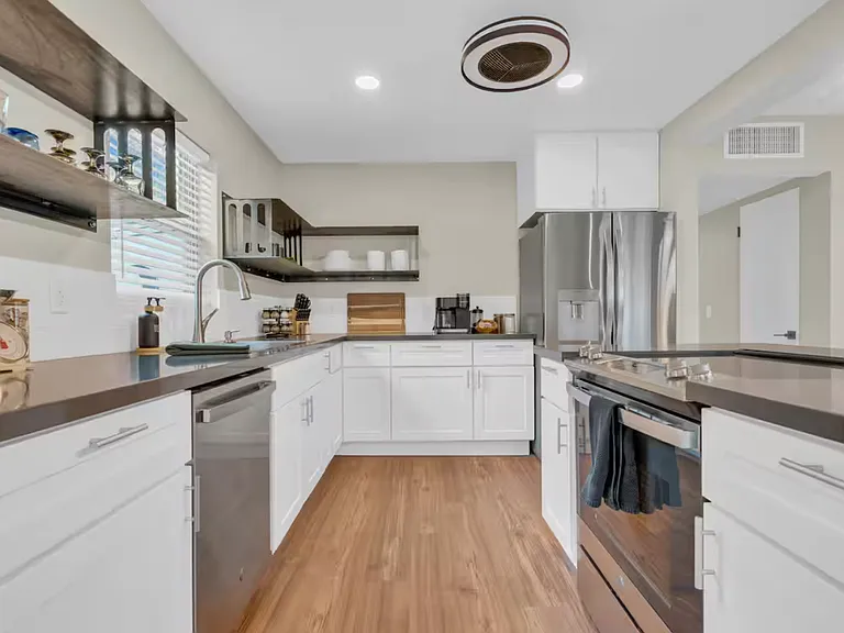 821 N Sawtelle Ave — Photo 3