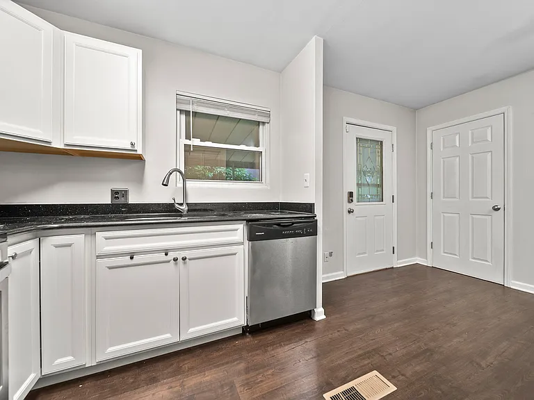819 Pleasant Dr — Photo 13
