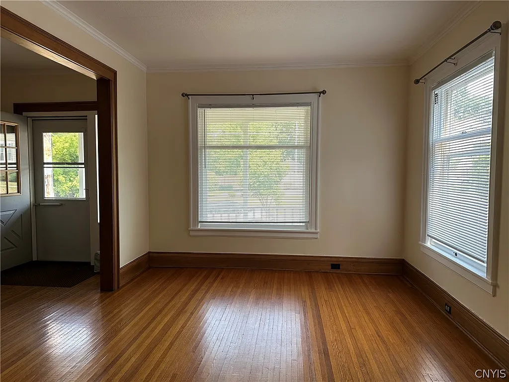 3 bed, 1.0 bath, 1590 sqft, $1,400 — Photo 3