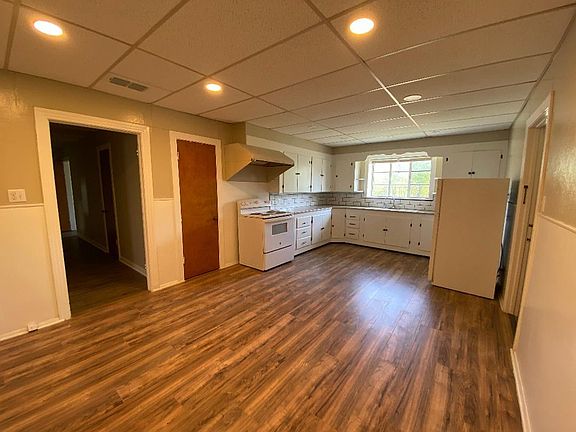 5th image of 3201 Southwest Dr #1