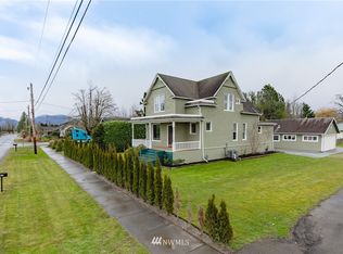 321 W 3rd St, Sumas, WA 98295