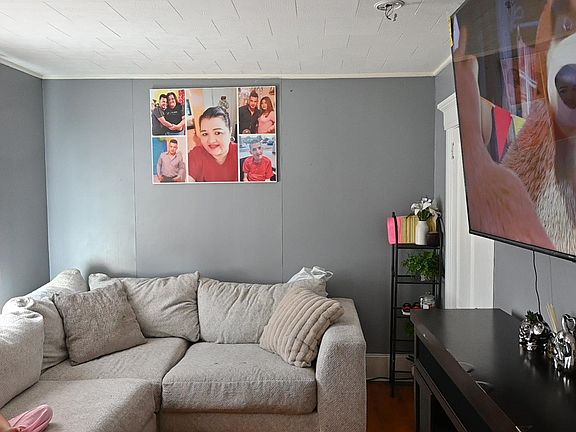4th image of 358 Auburn Street