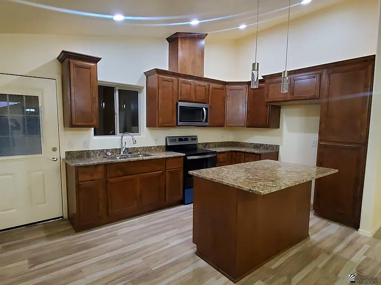 1167 E Liberty St — Photo 2