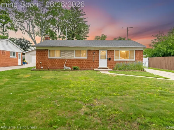 9075 Headley Dr, Sterling Heights, MI 48314