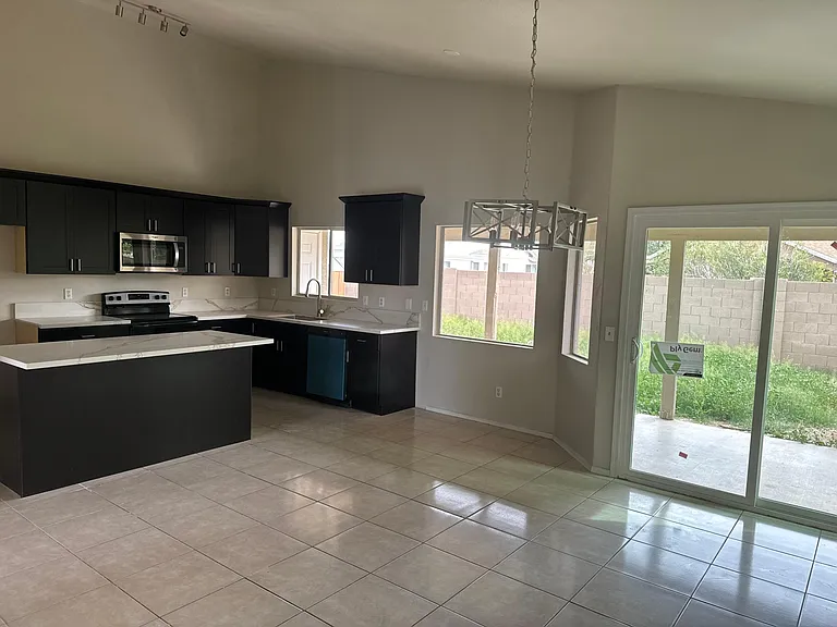 9033 W Windsor Ave — Photo 5