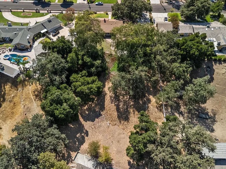 24364 Arcadia St — Photo 8